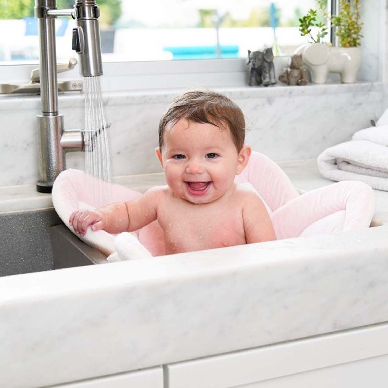 FocusBaby® Plush Bath Cushion with Flower Petal Design - Image 9