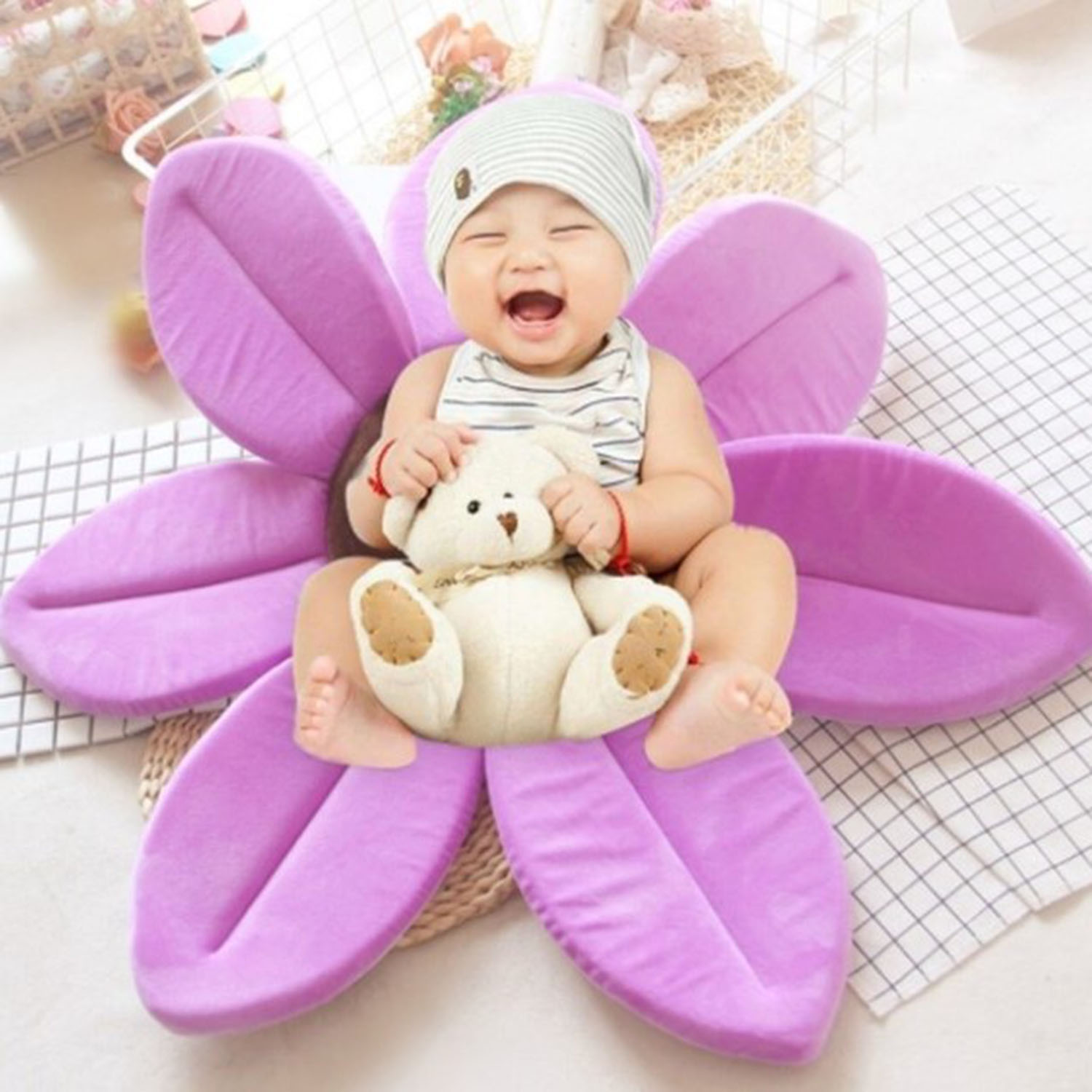 FocusBaby® Plush Bath Cushion with Flower Petal Design - Image 11
