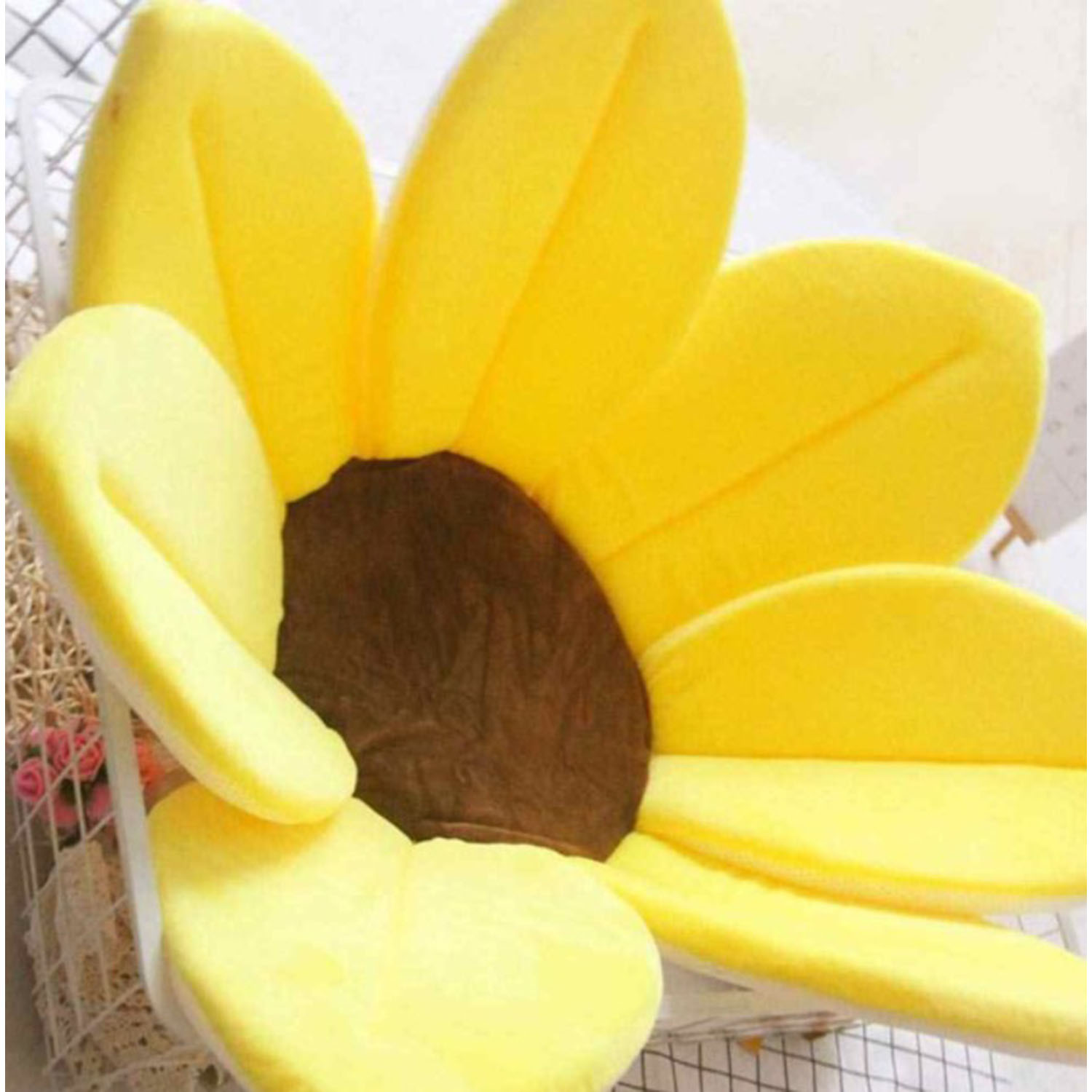 FocusBaby® Plush Bath Cushion with Flower Petal Design - Image 12